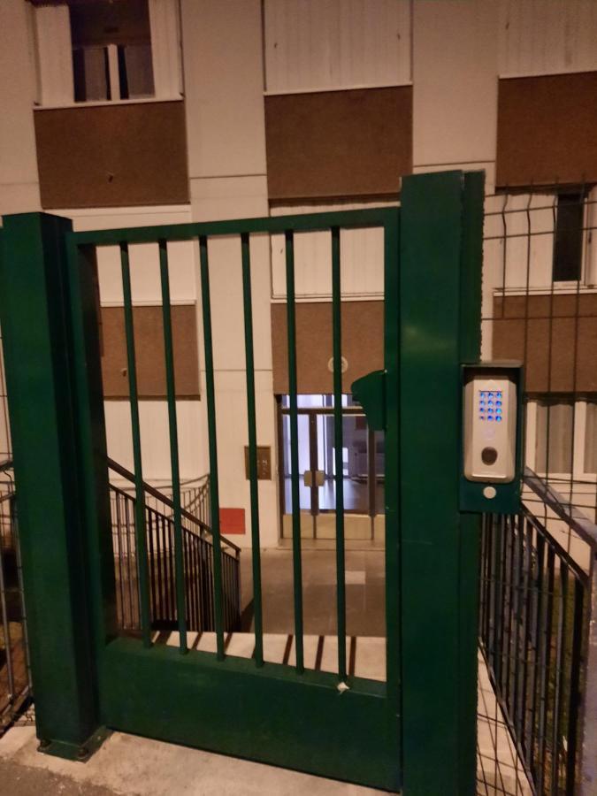 Grand Appartement Fonctionnel Et Calme Sur Lyon8 A 2 Pas Du Metro Eksteriør billede
