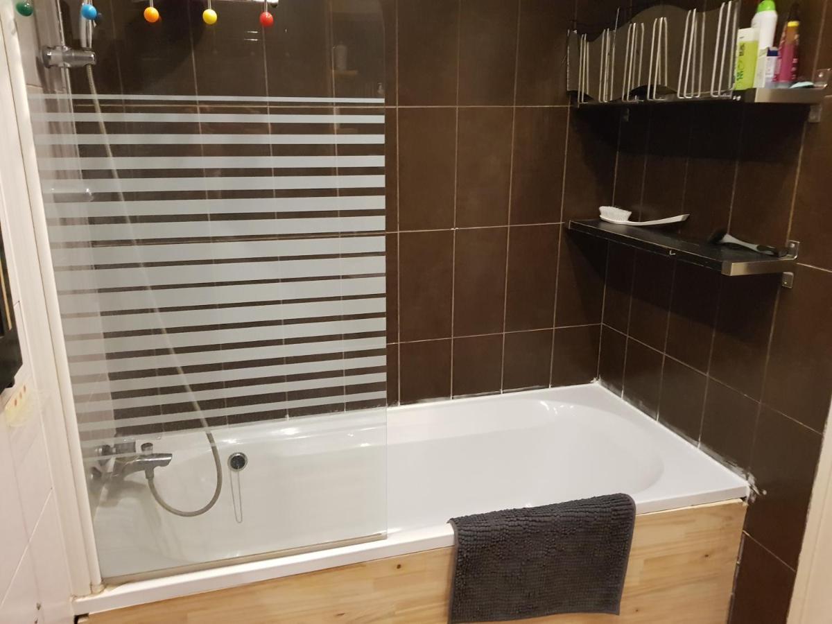 Grand Appartement Fonctionnel Et Calme Sur Lyon8 A 2 Pas Du Metro Eksteriør billede